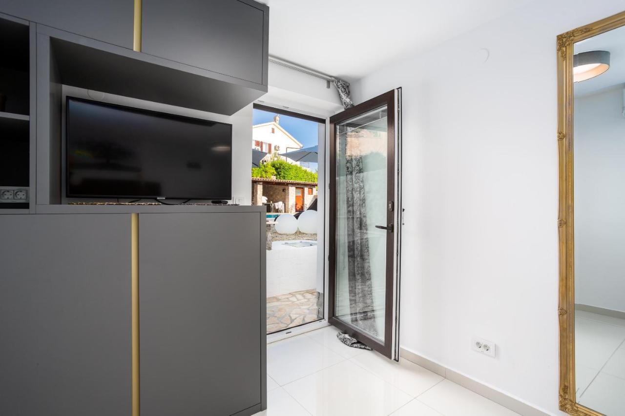Apartments Petra Krk Krk Town Exterior foto
